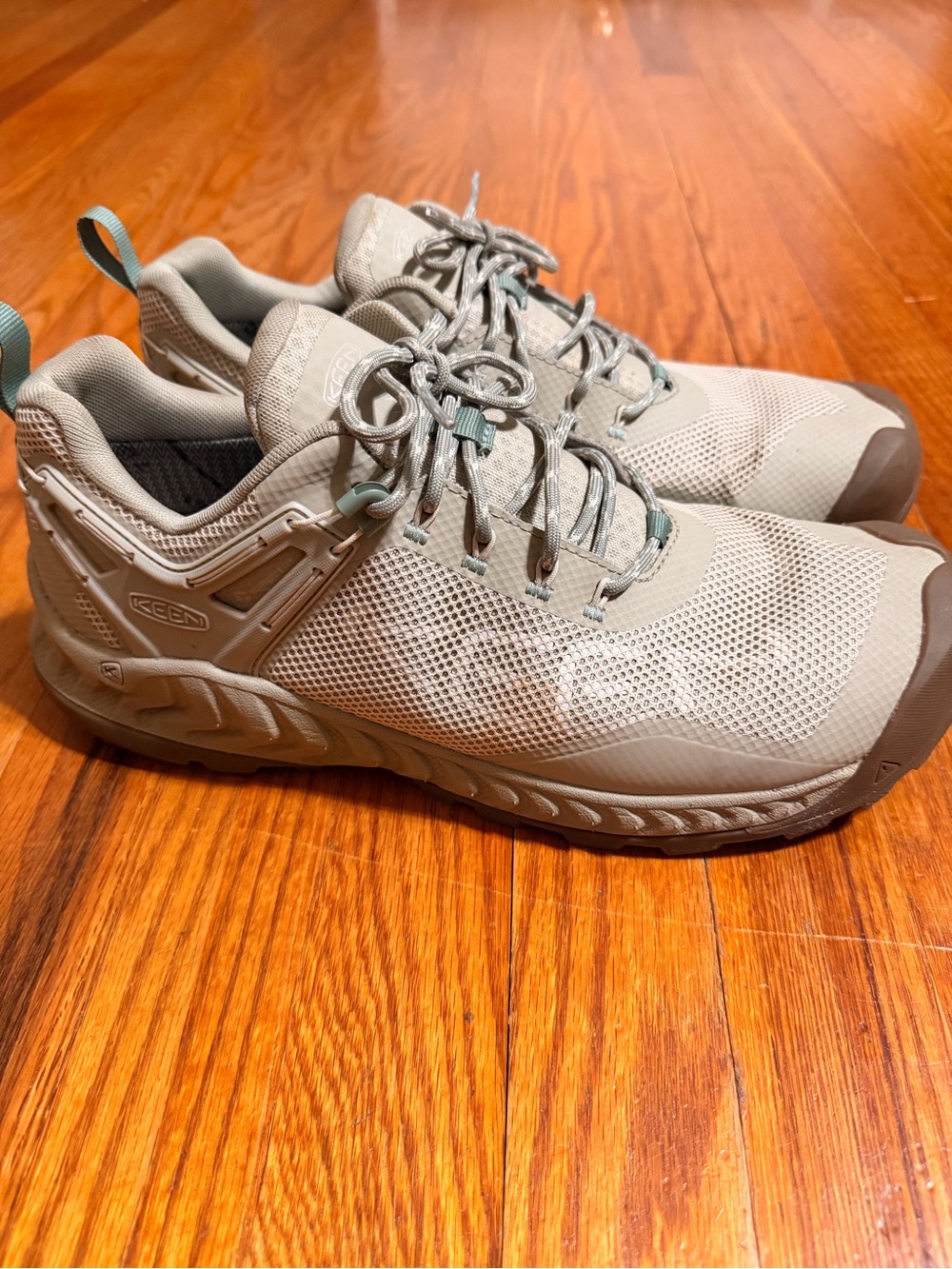 Keen Women’s Light Taupe Mesh Athletic Shoe with Mint Accents